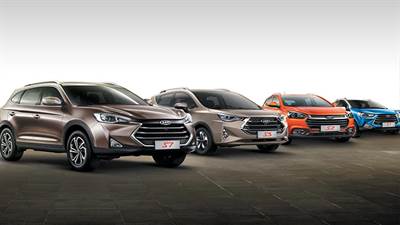 بازار خودرو همیشه پر از گزینه است، اما وقتی بین ماشین چینی جدید و کره‌ای کارکرده مردد هستید، انتخاب سخت می‌شود. در این مقاله مزایا، معایب و نکات طلایی هر گزینه را بررسی می‌کنیم تا تصمیمی عاقلانه و مطمئن بگیرید.